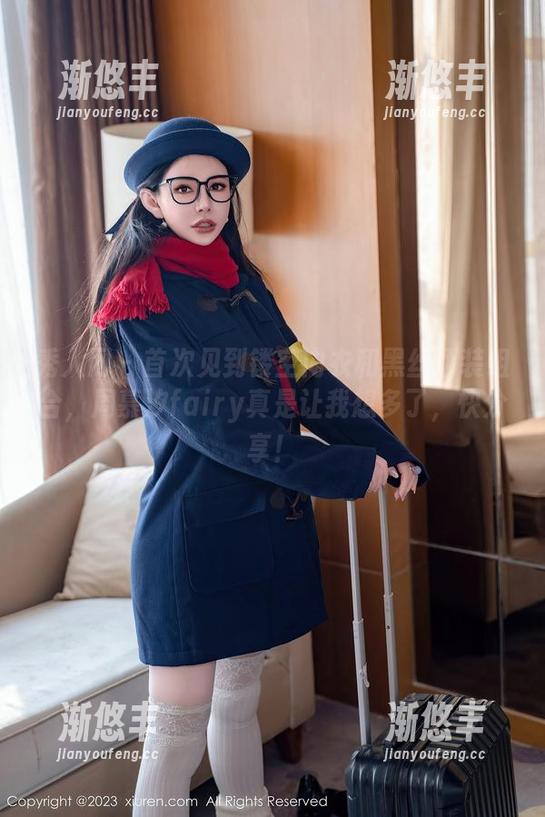 秀人网 - 首次见到镂空内衣和黑丝西装组合，周慕汐fairy真是让我想多了，快分享！