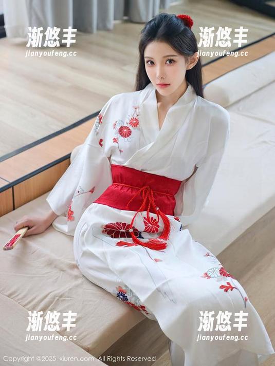 秀人网 - 美图精选：周波儿的女友写真，长得也太会摆了吧！