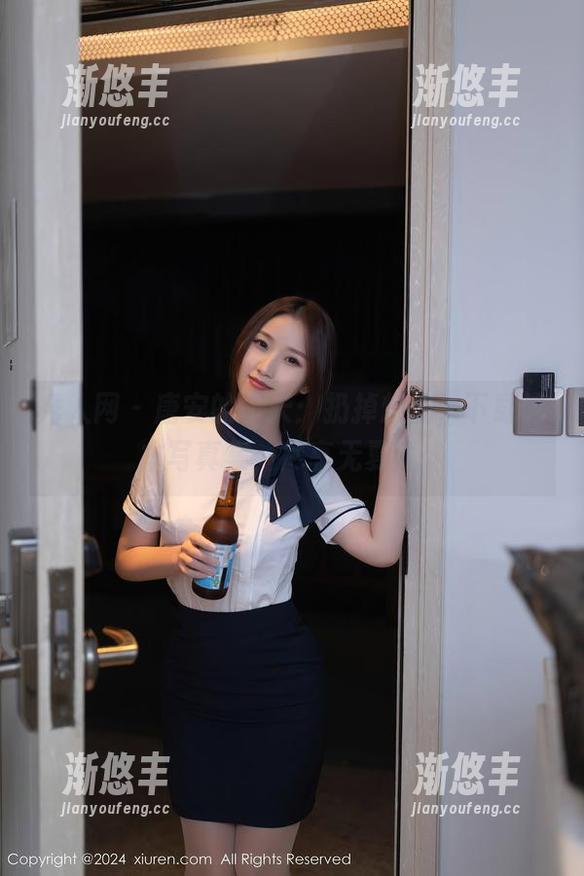 秀人网 - 唐安的夏天：扔掉烦恼，下载这本写真集，尽享无夏忧。