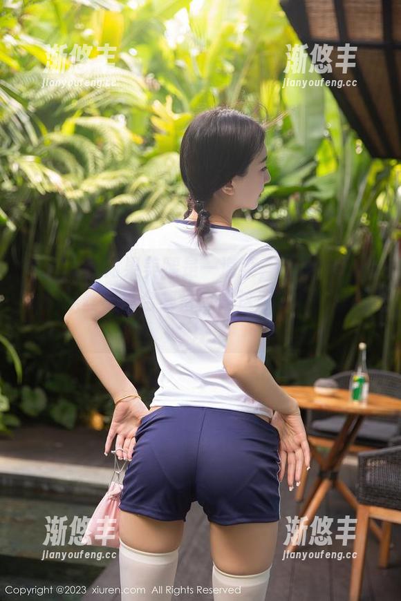 秀人网 - 如果美腿是一道菜，杨晨晨Yome的黑丝写真合集肯定是这家餐厅的招牌！