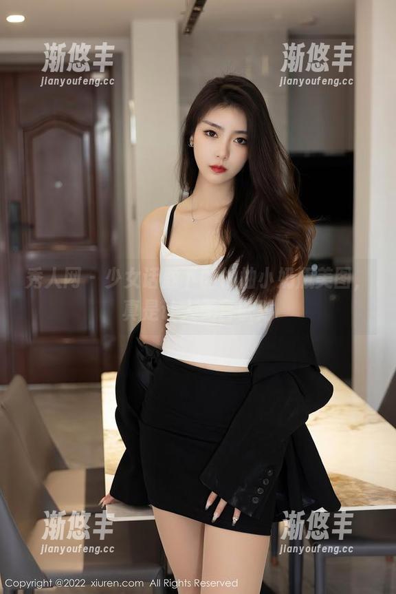 秀人网 - 少女话题下的柚柚小奶瓶美图，真是让人无言以对