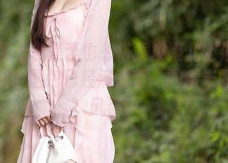 秀人网 – 你是否也想搭乘虞姬儿空姐的美图航班?图包已经满载着‘闻所未闻’的风姿!
