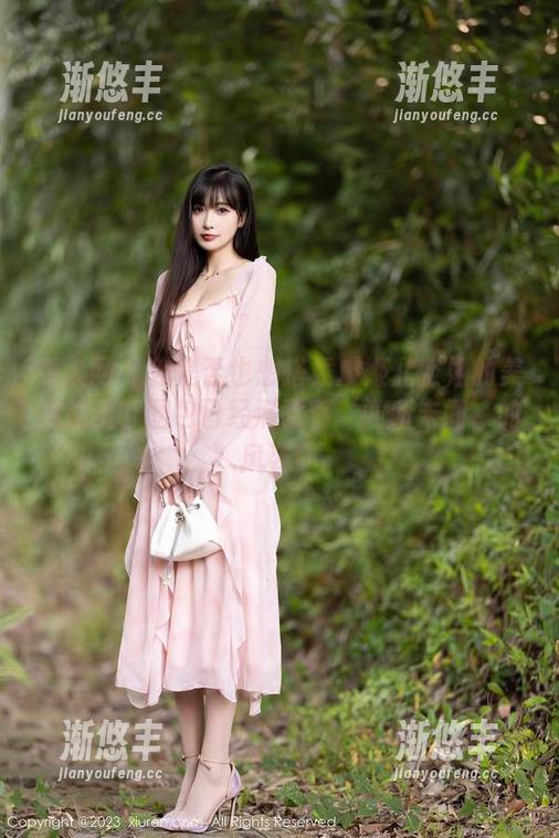 秀人网-虞姬儿 秀人网 - 你是否也想搭乘虞姬儿空姐的美图航班?图包已经满载着‘闻所未闻’的风姿!
