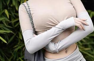 秀人网 – 袁圆在海边，写真不光精彩，还有那阵狂风的“助攻”。