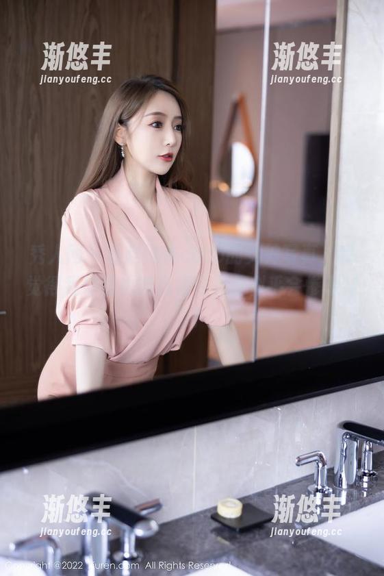 秀人网 - 看赵惟依coco的女神写真，我觉得我好像也能当模特，但似乎会惨遭封杀！