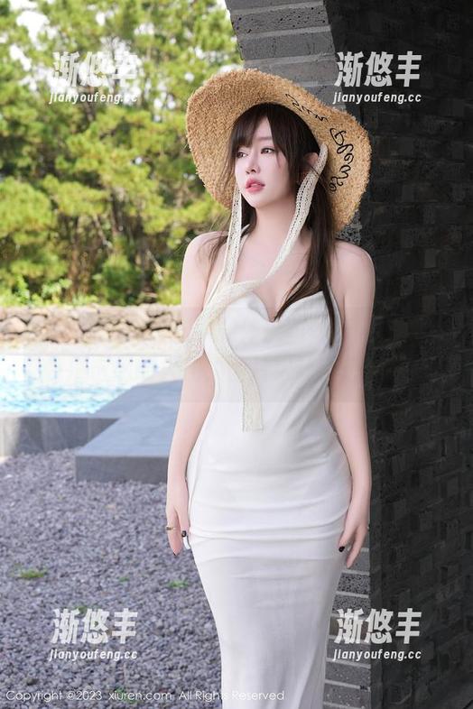 秀人网 - 无圣光下的体操服，与闵妮的个性撞击出新火花，图片太让人想停留。