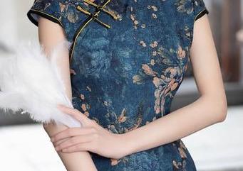 秀人网 – 免费下载陆萱萱旗袍照，你还在等什么？赶紧来撩一撩！