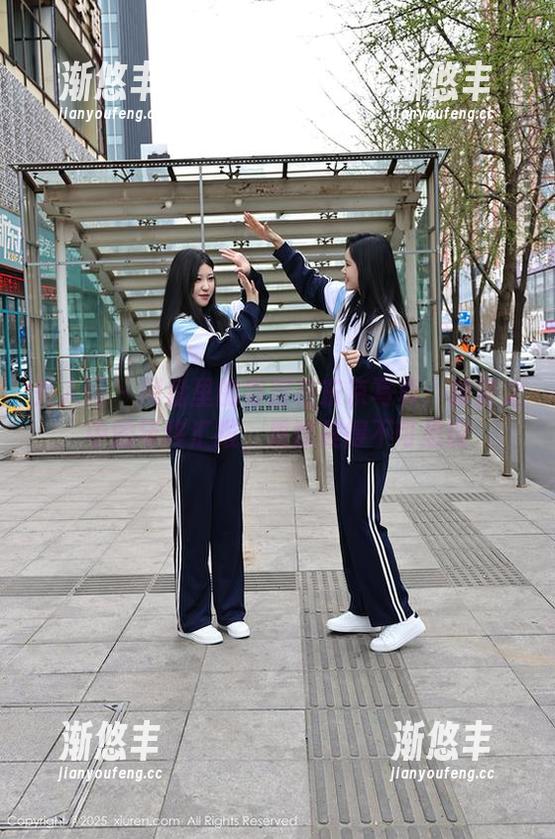 秀人网 - 网盘里的香澄在东京写真：教室之中的年终汇报，果然美得不可思议
