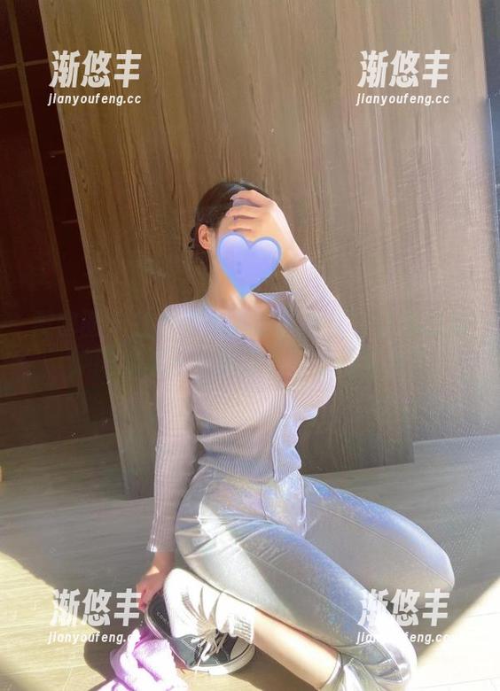微密圈 - 童小芯女友写真集合：让你猜猜她的心思——免费下载的精彩合集