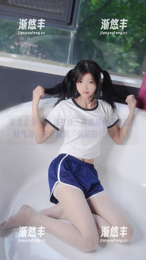 紧急企划 - 小恩在线，高清捕捉皮衣的独特气场，完全就是“风格的代名词”！