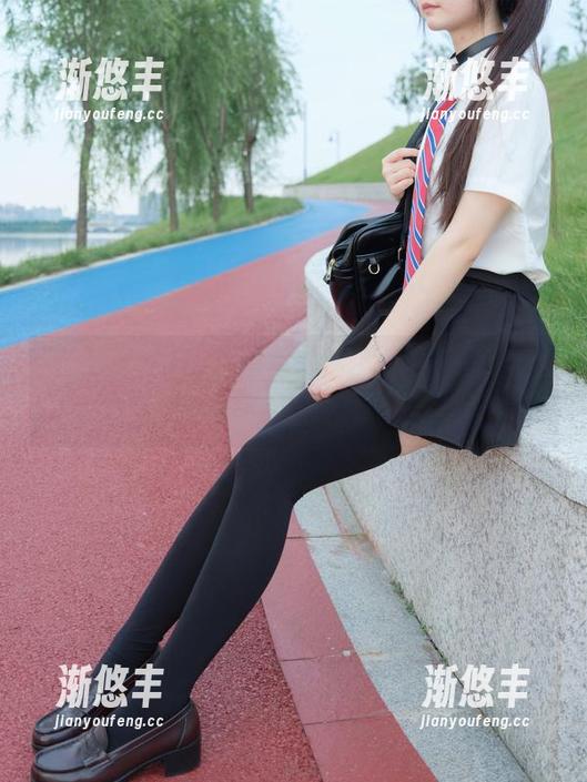 紧急企划-小枫 紧急企划 - 哇,小枫的礼服太迷了,高清的每一笔都像是精心调制的鸡尾酒。