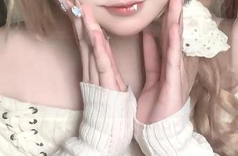 你见过猫穿毛衣吗？哈哈，这是“纯爱neko”的写真集！