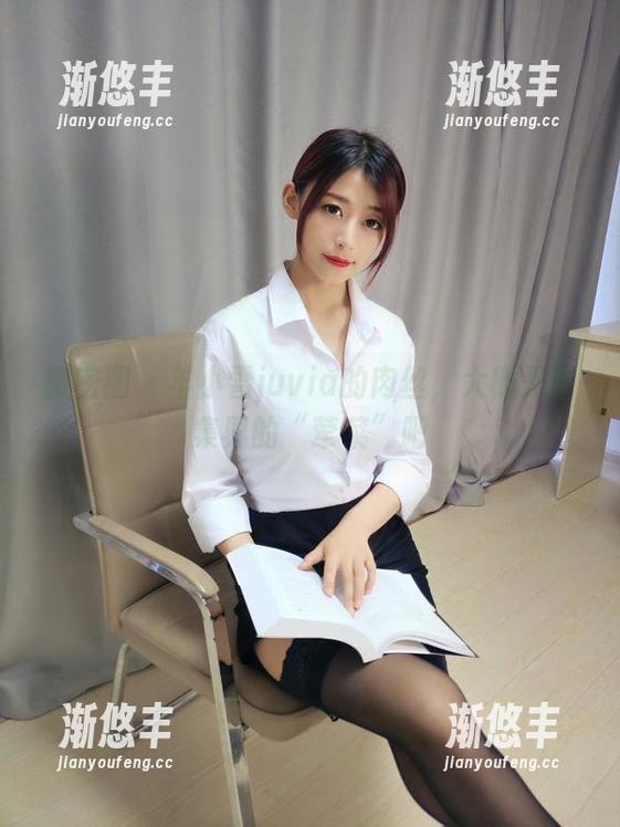 微密圈 - 羊小雪juvia的肉丝，大概是图集界的“荤菜”吧