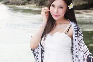 美媛馆 – 看，Angela小热巴的连体衣让人难以专心，真的是个小妖精！