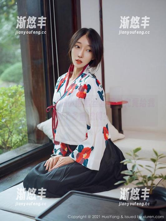 花漾show - 熊小诺黑丝套图，究竟给我加了多重滤镜？