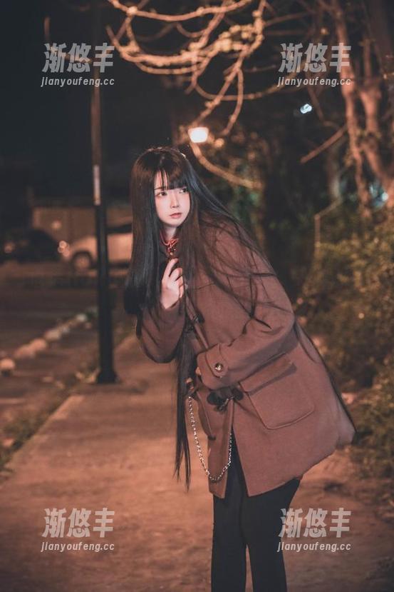 落落Raku的双马尾写真全集，头发都在偷走我的视线