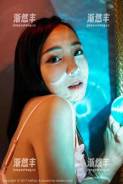 蜜桃社-Mia米娅 蜜桃社 - 女仆的Mia米娅!图册中的这表情别说还真让人好奇。