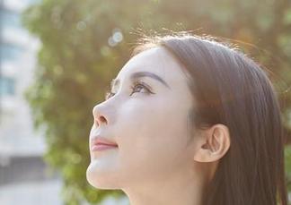 蜜桃社 – 职业装与萌美Moemi同框，你会注意那一抹欢乐的美吧？