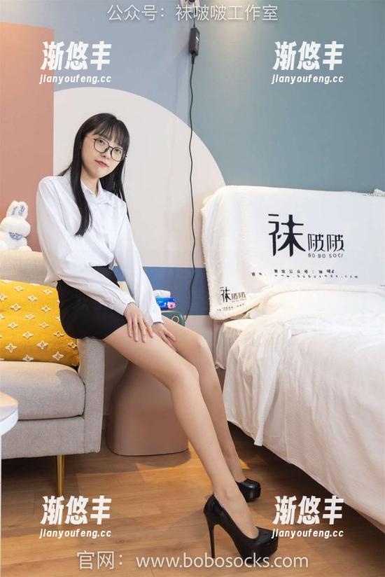 袜啵啵 - 高清下载的双马尾，小甜豆也是双手插口袋，看我不想多说！