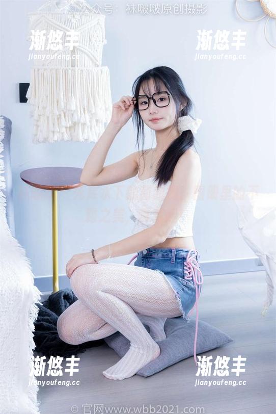袜啵啵-甜甜圈 袜啵啵 - 死库水下的甜甜圈,图册里的不羁之美,真有趣!