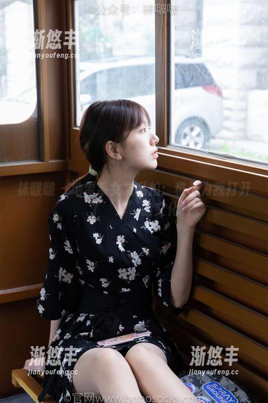 袜啵啵 - 地雷系女友私拍：稚予为我打开了‘炸’的文化