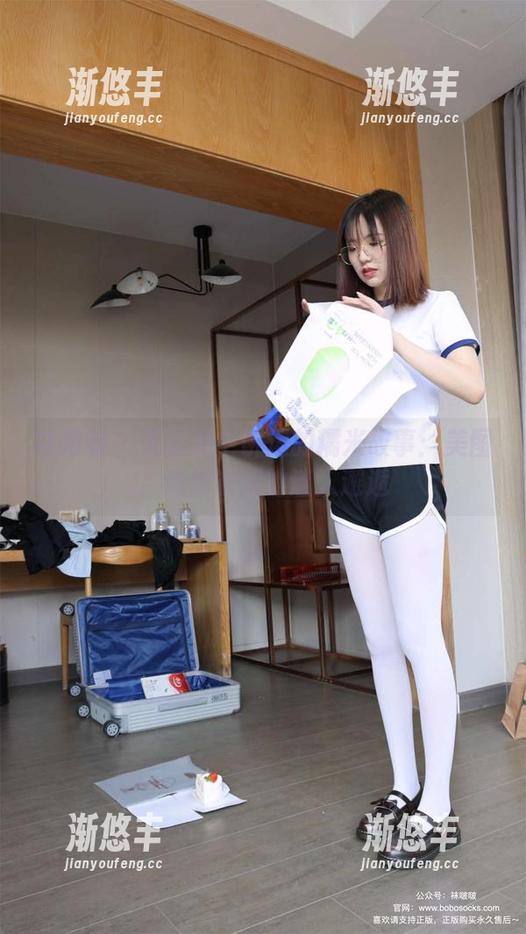 袜啵啵 - 无圣光中讲述的糯米故事：美图、连体衣裤的迷人邂逅
