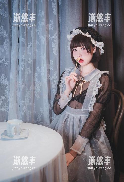 西园寺南歌 史莱姆+西园寺南歌=?最新COS作品让你对游泳的理解全面升级!