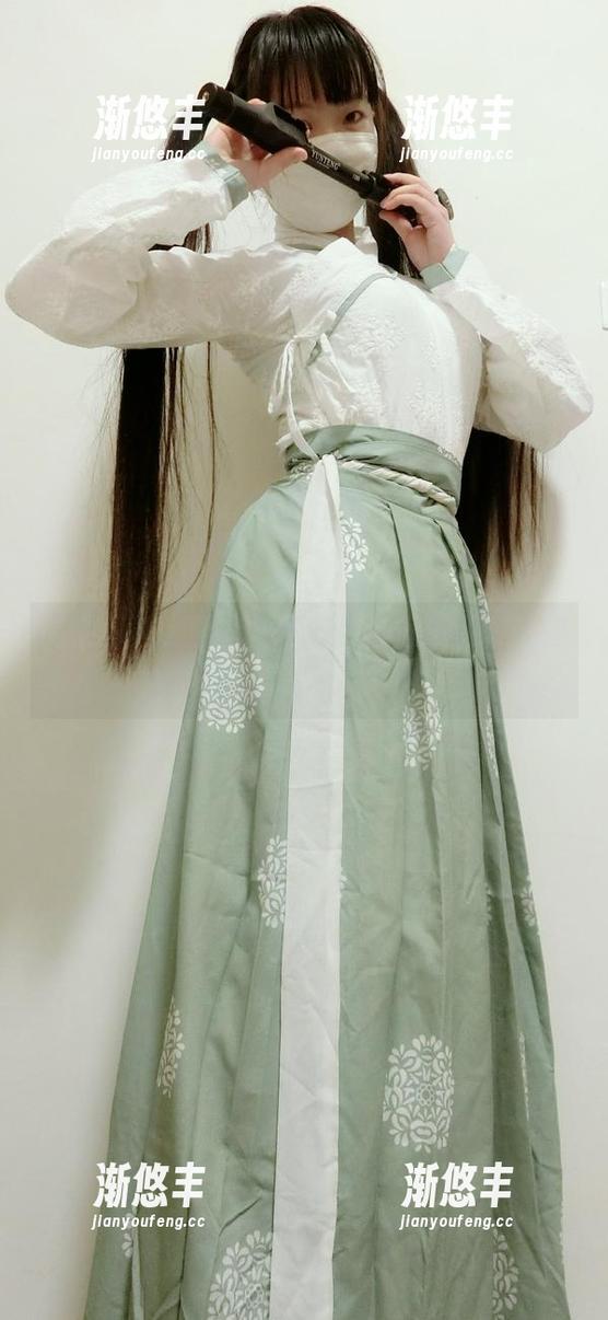 高清写真：西尔酱的校服白丝漫游，叛逆又可爱