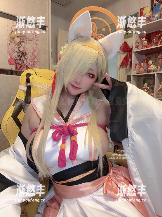 贝贝琪Becky的在线写真：当兔女郎遇上食蜂操祈
