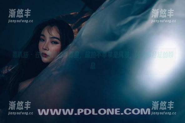 轰趴猫 - 在陈雅漫的写真里，旅拍不单单是风景，还有那经过的瞬息
