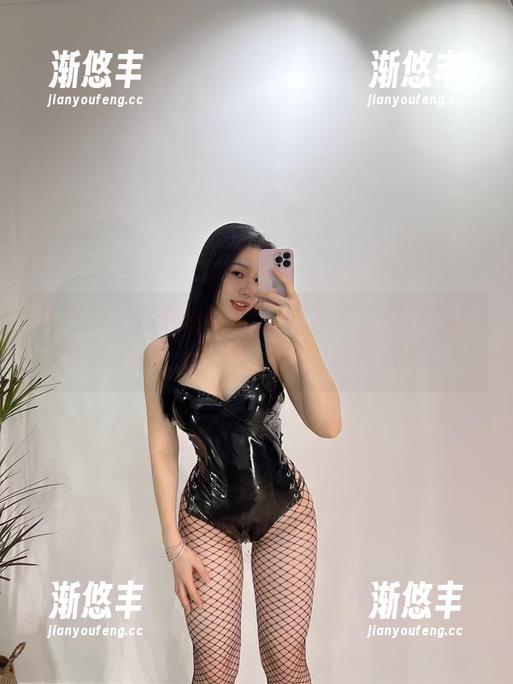 微密圈 - 你见过铁锤姐姐的写真套图吗？精彩程度堪比小型电影，自带配乐。