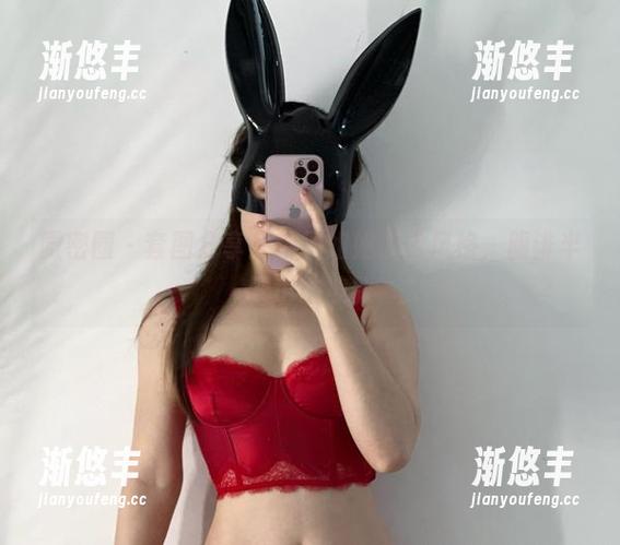微密圈 - 套图分享：铁锤姐姐黑白风格，腹诽半天也该被赞