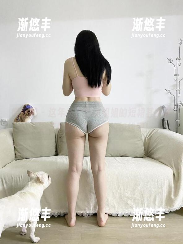 铁锤姐姐 微密圈 - 这年头,铁锤姐姐的短裙其实是个流行黑洞,拯救你的视线吧!