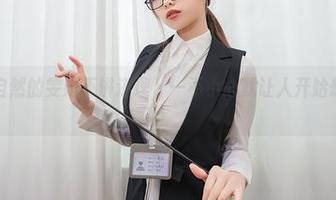 原图中最自然的雯妹不讲道理，一不小心就让人开始想装修自家。