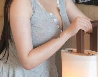 青豆客 – Kiren_程程程这次的泳装更新，真是让人忍不住想问：“泳池里有没有风？”