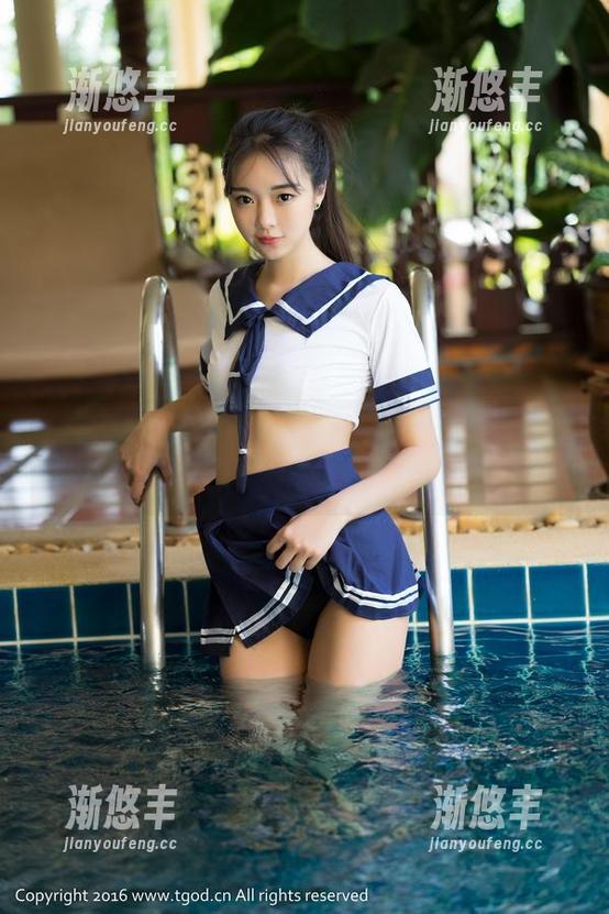青豆客 - 死库水写真，进水过多，高溜Milkcat倒是游刃有余