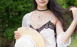 魅妍社 – 扎心了哈，丽Yovi的在线制服写真太养眼！