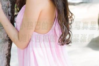 魅妍社 – 在小热巴的全套JK写真里，隐藏着一种难以言喻的淡淡紧张感。