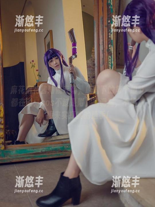 麻花麻花酱瑜伽专场，原图下的每个细节都在说：cos不过是附加的调剂，不如直接来实打实的选手!