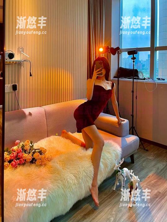 黎允熙baby 微密圈 - 黎允熙baby最新作品:抹胸丁字裤,果然,一个流派总是要反抗几分的哦!